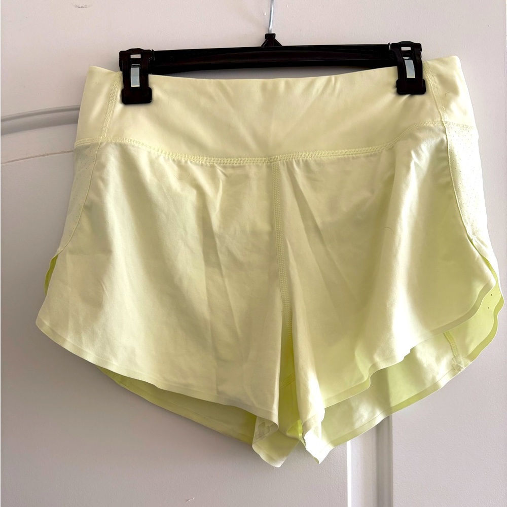 Athleta Run With It 3.5in Shorts